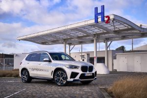BMW backs hydrogen for transport with first series production car in 2028 — Is H2 the future after all?