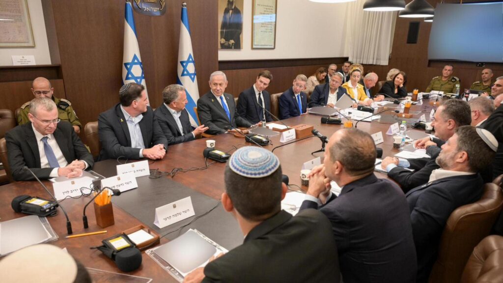 Gaza, accordo Israele โ Hamas. Il governo Netanyahu approva lโintesa al termine di una riunione fiume