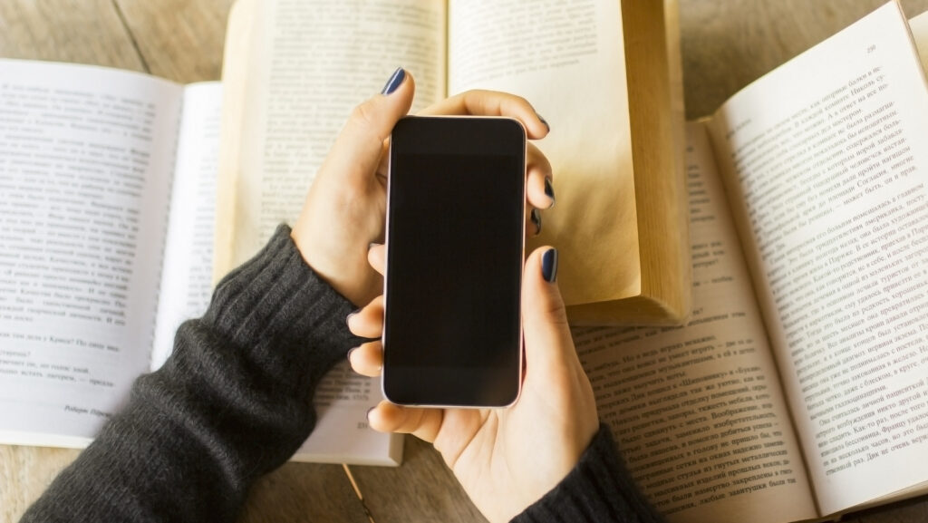 Five Essential Android Apps Every Avid Reader Needs On Their Phone