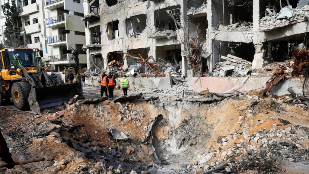 Iran, le news. Media: ex presidente iraniano Ahmadinejad morto.Trump: “Parlerò con nuovi leader”